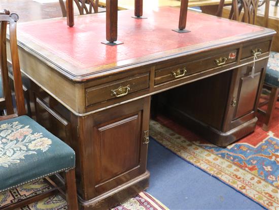 A pedestal desk W.152cm